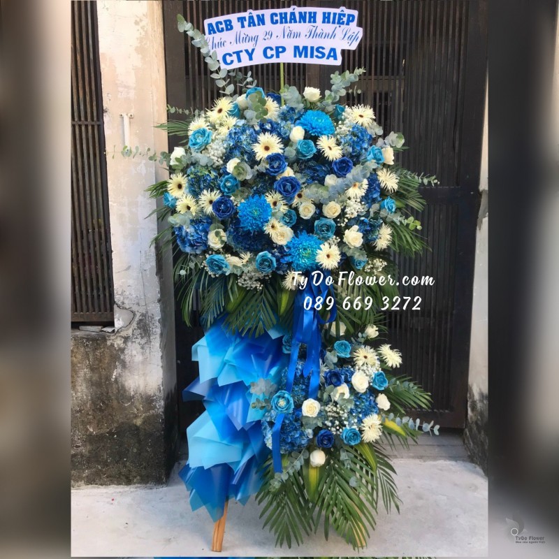 KCM12231216 KỆ HOA CHÚC MỪNG 29 NĂM THÀNH LẬP CÔNG TY Thiết Kế Tone Màu Trắng Xanh Dương