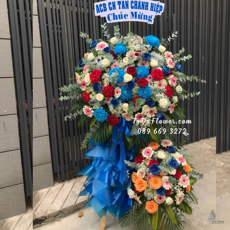 KCM12231217 KỆ HOA CHÚC MỪNG hoa chủ đạo Cúc Mẫu Đơn Xanh, Hoa Hồng Đỏ Ohara Red Roses, Hoa Hồng Cam Spirit Roses