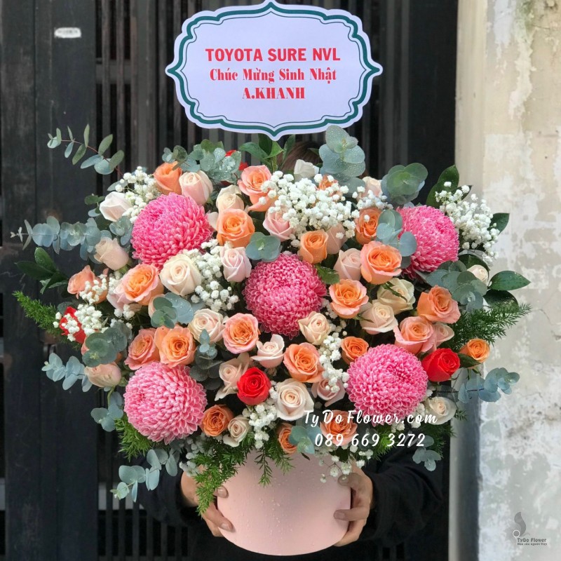 G12231223 GIỎ HOA CHÚC MỪNG SINH NHẬT Thiết Kế Tone Màu Pastel, chủ đạo hoa Cúc Mẫu Đơn Đỏ, Hoa Hồng Cam Carrot