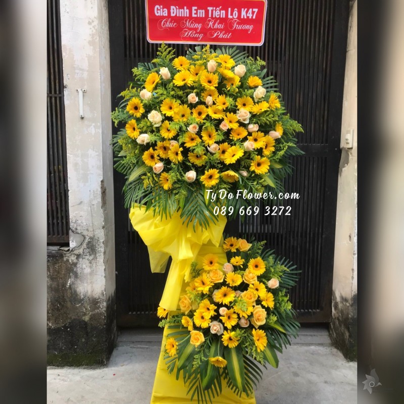 KCM12231227 KỆ HOA CHÚC MỪNG thiết kế tone màu vàng
