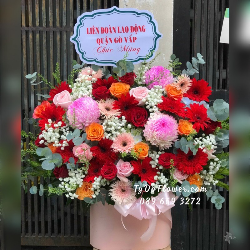 G12231230 GIỎ HOA CHÚC MỪNG Thiết Kế Tone Màu Đỏ Hồng Cam, chủ đạo hoa Cúc Mẫu Đơn Hồng