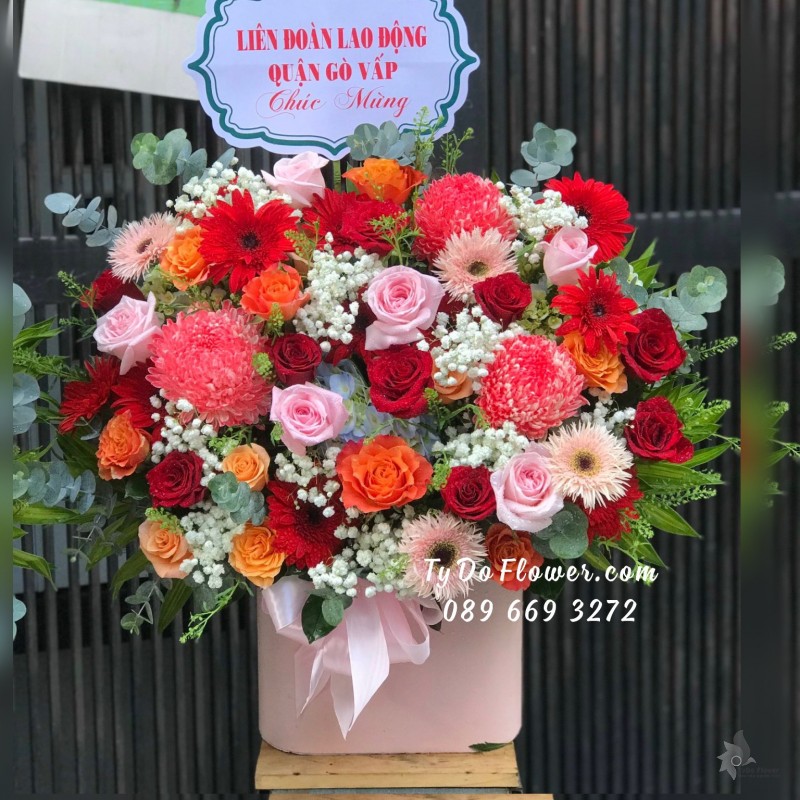 G12231231 GIỎ HOA CHÚC MỪNG Thiết Kế Tone Màu Đỏ Hồng Cam, chủ đạo hoa Cúc Mẫu Đơn Đỏ
