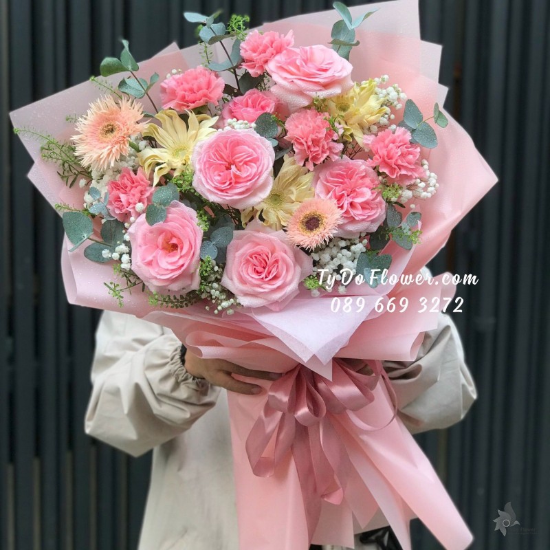 B12231241 BÓ HOA CHÚC MỪNG thiết kế tone màu hồng, chủ đạo Hoa Hồng Ohara Pink Roses