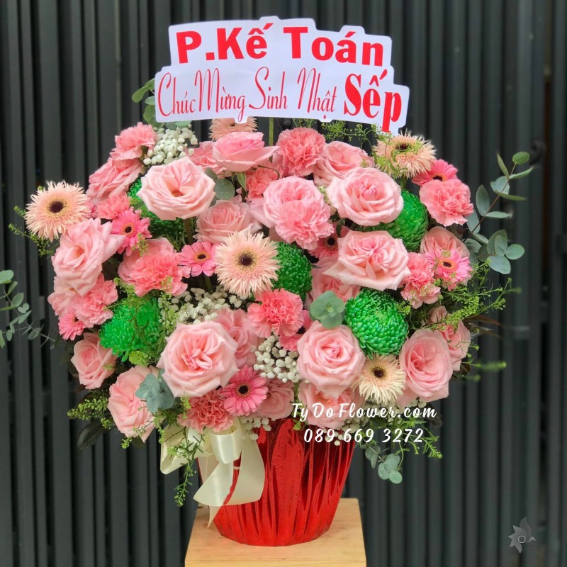 G12231244 GIỎ HOA CHÚC MỪNG SINH NHẬT SẾP thiết kế tone màu hồng xanh, chủ đạo hoa hồng Ohara Pink Roses, Cúc Mẫu Đơn Xanh Lá