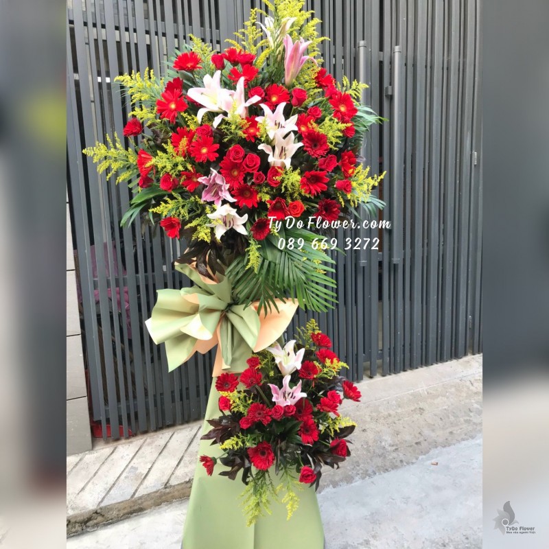 KCM12231247 KỆ HOA CHÚC MỪNG thiết kế tone màu đỏ vàng