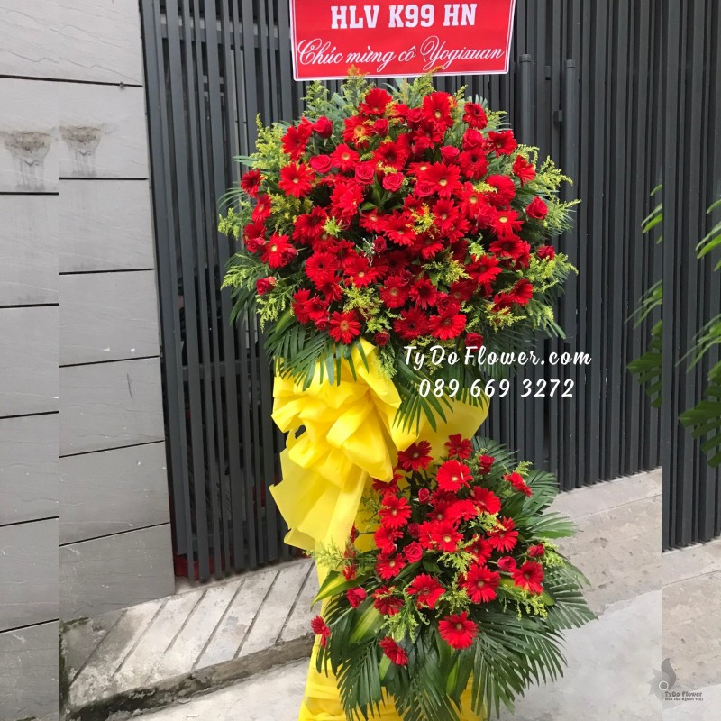 KCM01241252 KỆ HOA CHÚC MỪNG thiết kế tone màu đỏ chủ đạo Hoa Đồng Tiền Đỏ