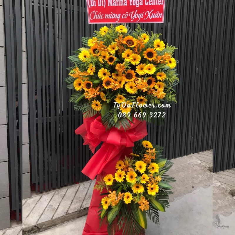 KCM01241259 KỆ HOA CHÚC MỪNG thiết kế tone màu vàng chủ đạo Hoa Hướng Dương