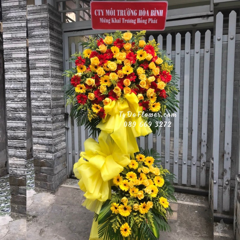 KCM01241274 KỆ HOA CHÚC MỪNG KHAI TRƯƠNG HỒNG PHÁT thiết kế tone màu đỏ vàng chủ đạo Hoa Hồng Vàng, Đồng Tiền Đỏ Vàng