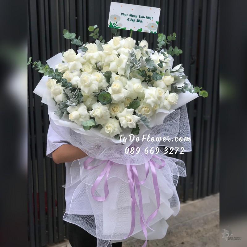 B01241280 BÓ HOA CHÚC MỪNG SINH NHẬT Thiết Kế Hoa Hồng Trắng