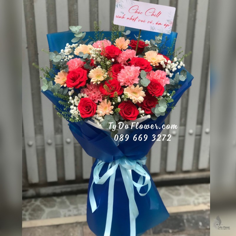 B01241304 BÓ HOA CHÚC MỪNG SINH NHẬT Thiết Kế tone đỏ hồng cam chủ đạo Hoa Hồng Đỏ