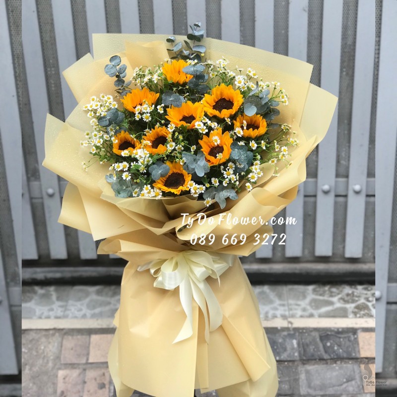 B01241309 BÓ HOA CHÚC MỪNG thiết kế Hoa Hướng Dương