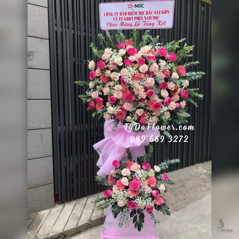 KCM01241315 KỆ HOA CHÚC MỪNG LỄ TỔNG KẾT thiết kế tone màu hồng