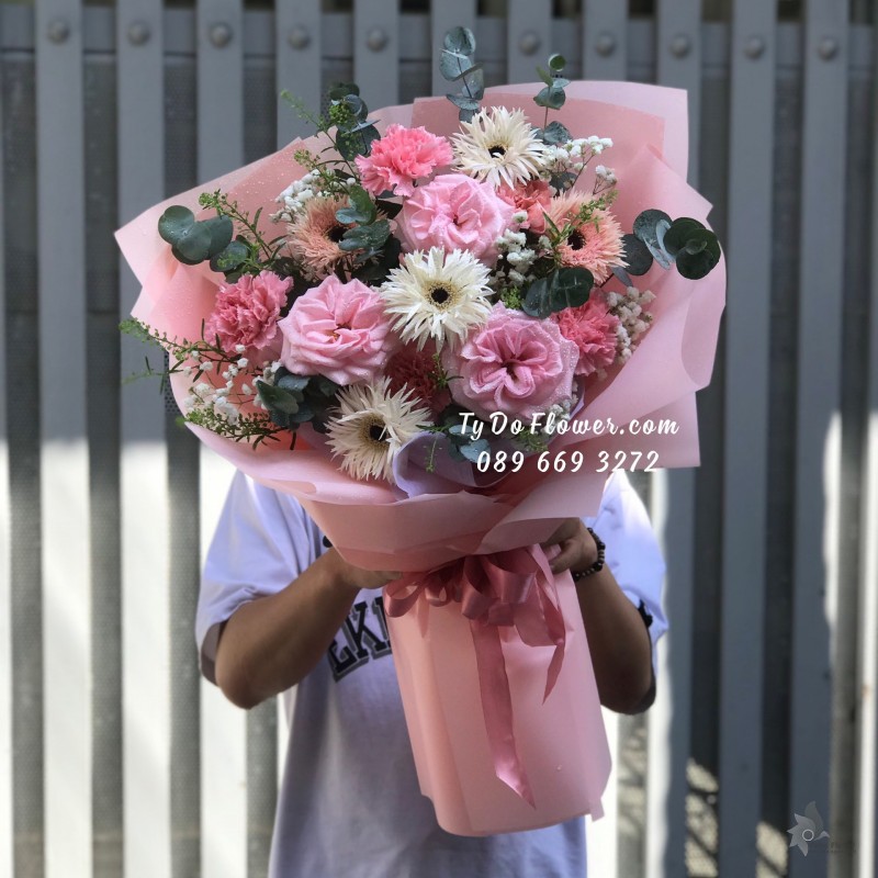 B01241323 BÓ HOA CHÚC MỪNG thiết kế tone màu hồng Pastel