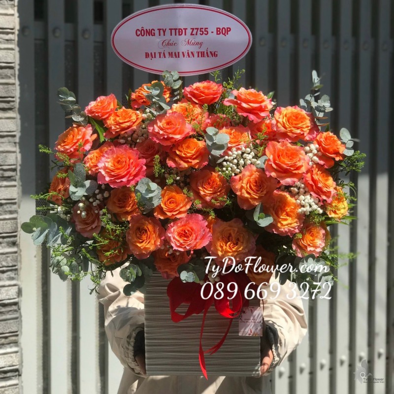 G02241344 GIỎ HOA CHÚC MỪNG thiết kế Hoa Hồng Cam Spirit Roses
