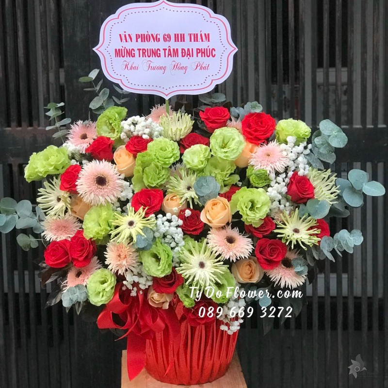 G02241355 GIỎ HOA CHÚC MỪNG KHAI TRƯƠNG HỒNG PHÁT thiết kế tone màu đỏ xanh, chủ đạo Hoa Hồng Đỏ, Cát Tường Xanh Bơ