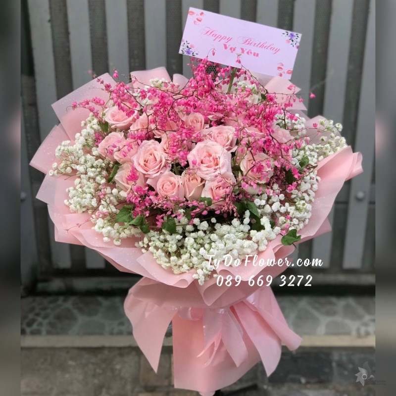 B03241404 BÓ HOA CHÚC MỪNG SINH NHẬT VỢ YÊU thiết kế Hoa Hồng Kem Dâu