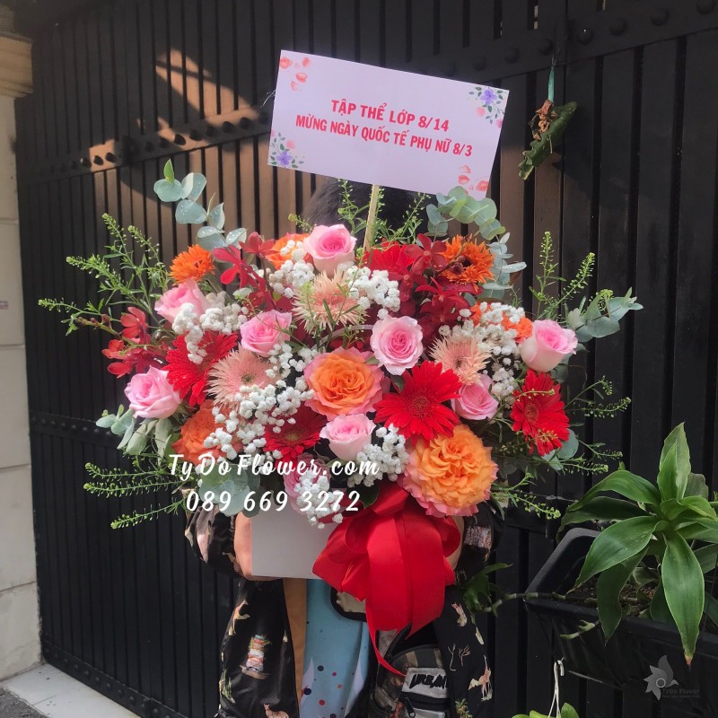 G03241409 GIỎ HOA CHÚC MỪNG 8/3 thiết kế tone màu đỏ hồng cam