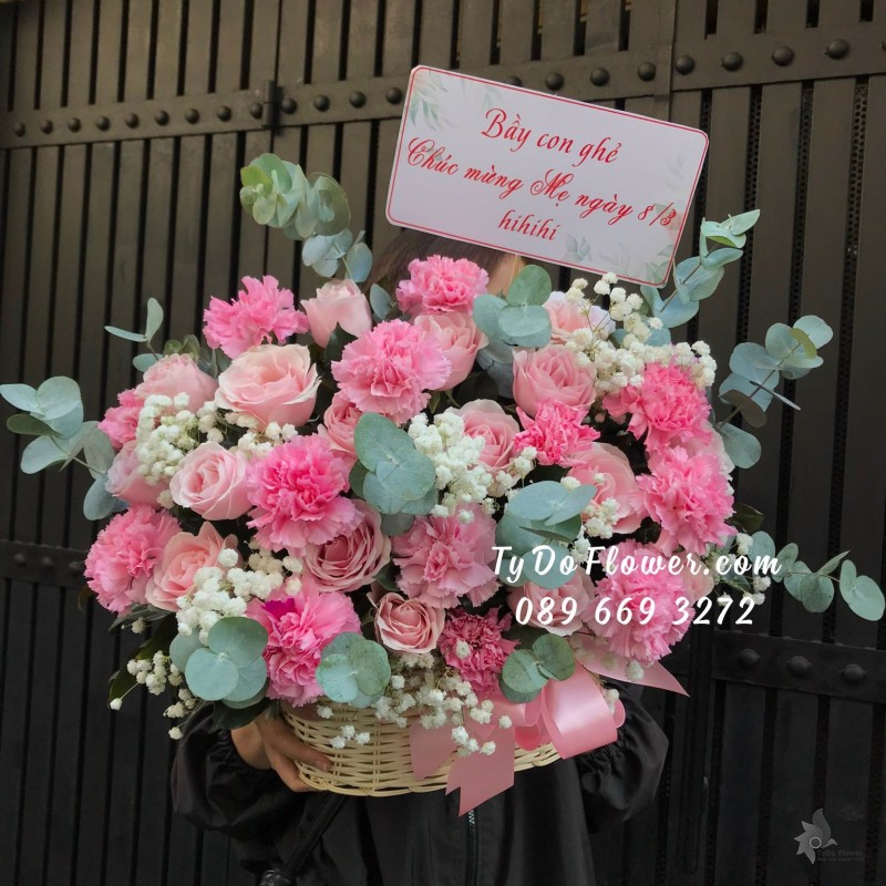 G03241416 GIỎ HOA CHÚC MỪNG MẸ 8/3 thiết kế tone màu hồng