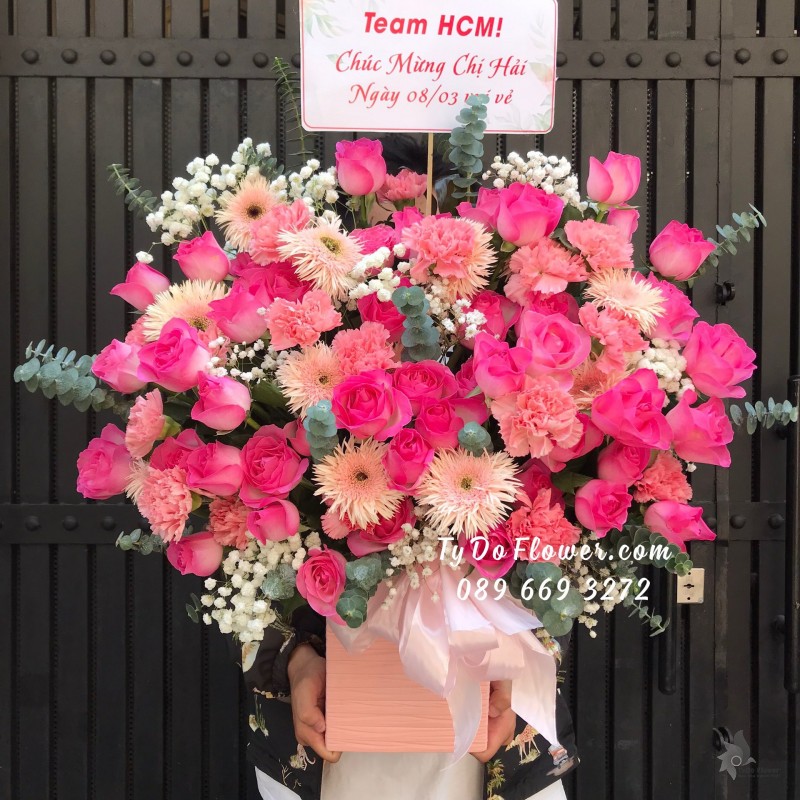 G03241421 GIỎ HOA CHÚC MỪNG 8/3 thiết kế tone màu hồng, chủ đạo Hoa Hồng Sen Phật