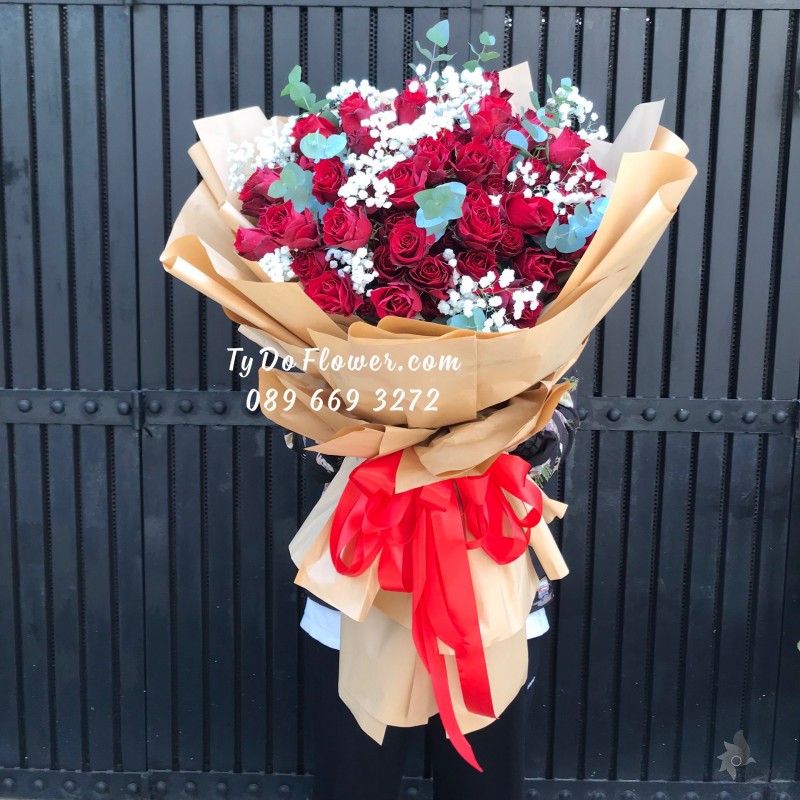 B03241424 BÓ HOA HỒNG ECUADOR RED ROSES 99 BÔNG