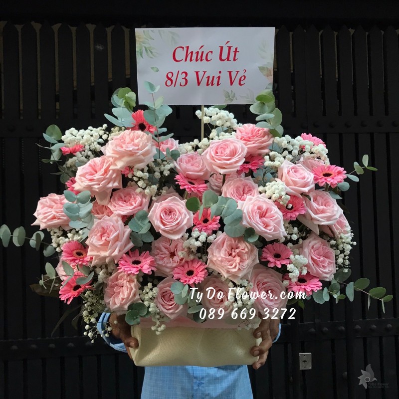 G03241431 GIỎ HOA CHÚC MỪNG 8/3 thiết kế tone màu hồng, chủ đạo Hoa Hồng Ohara Pink Roses