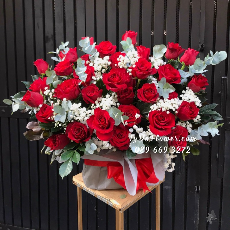 G03241435 GIỎ HOA HỒNG ĐỎ ECUADOR RED ROSES