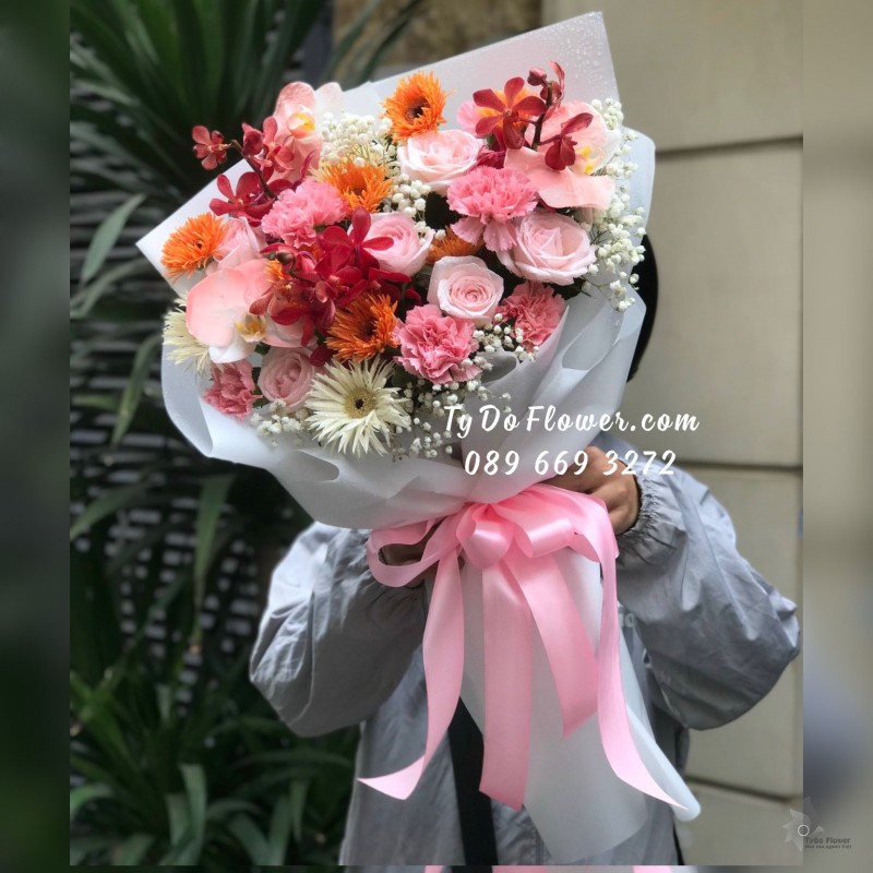 B03241445 BÓ HOA CHÚC MỪNG thiết kế tone màu hồng đỏ