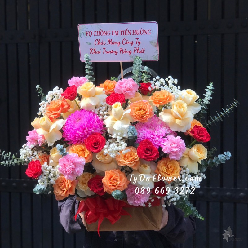 G03241453 GIỎ HOA CHÚC MỪNG KHAI TRƯƠNG thiết kế tone màu hồng cam, điểm nhấn hoa Cúc Mẫu Đơn Hồng
