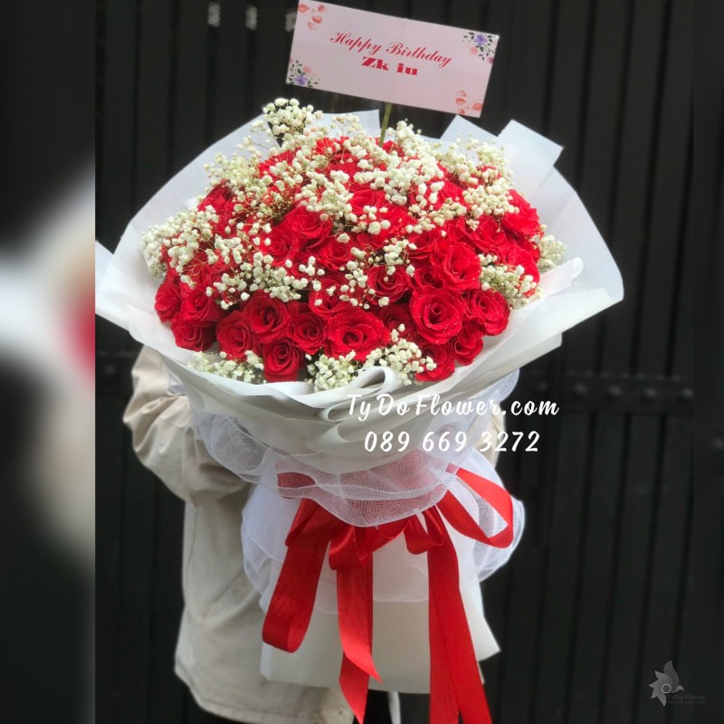 B03241470 BÓ HOA CHÚC MỪNG SINH NHẬT VỢ thiết kế Hoa Hồng Đỏ, Baby Trắng