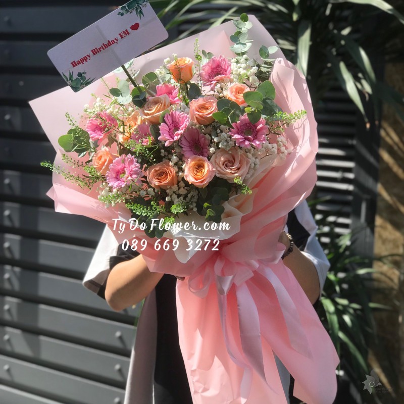 B03241472 BÓ HOA CHÚC MỪNG SINH NHẬT thiết kế Hoa Hồng Cam Carrot, Đồng Tiền Mini Hồng