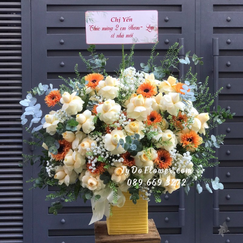 G03241473 GIỎ HOA CHÚC MỪNG TÂN GIA thiết kế Hoa Hồng Vàng Victor, Đồng Tiền Tua Cam