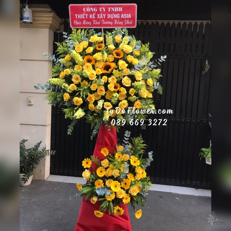 KCM04241493 KỆ HOA CHÚC MỪNG thiết kế tone màu vàng, chủ đạo hoa hồng vàng