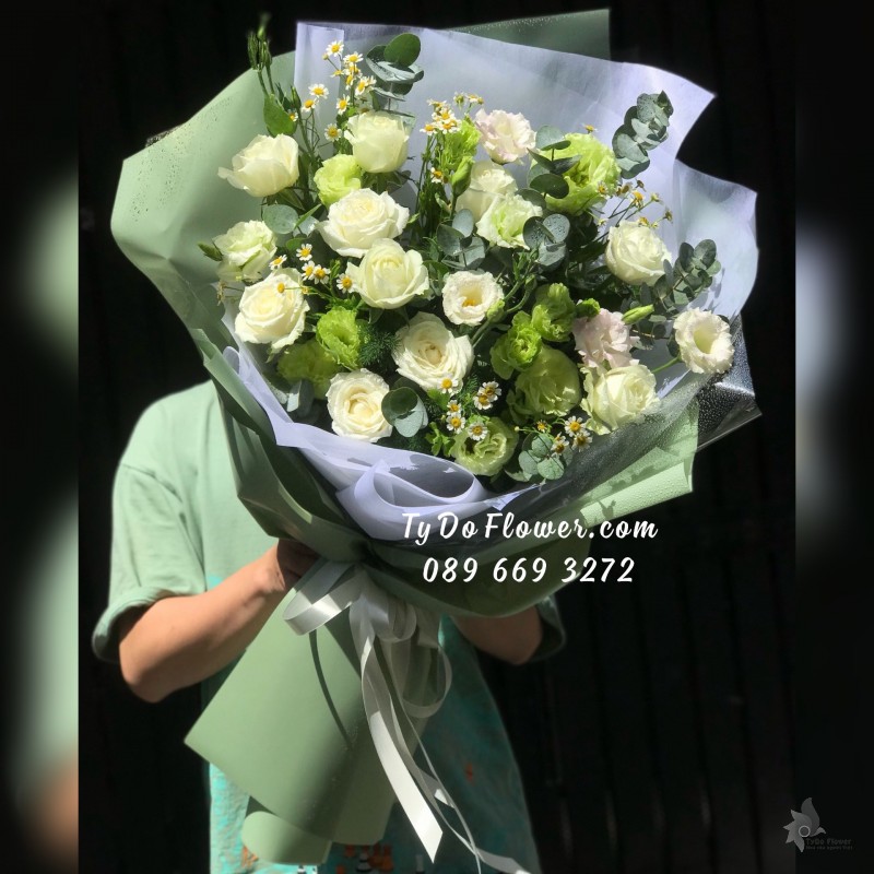 B05241515 BÓ HOA CHÚC MỪNG thiết kế tone màu trắng xanh bơ