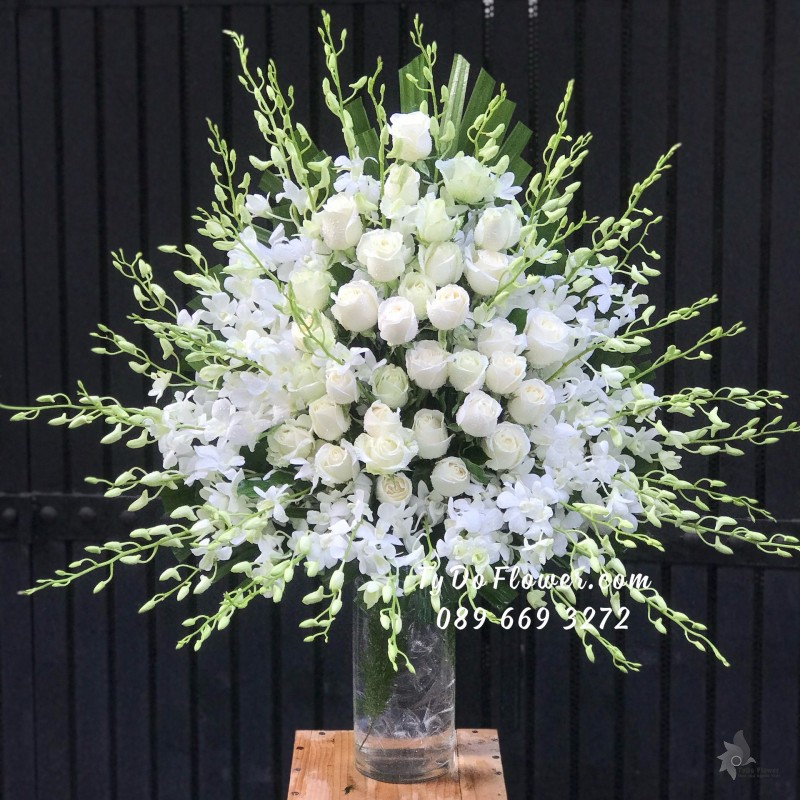 BI05241521 BÌNH HOA ĐỂ BÀN THỜ PHẬT thiết kế Hoa Lan Trắng, Hoa Hồng Trắng