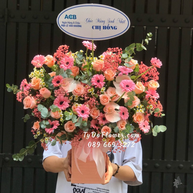 G05241528 GIỎ HOA CHÚC MỪNG SINH NHẬT Thiết Kế tone màu hồng cam