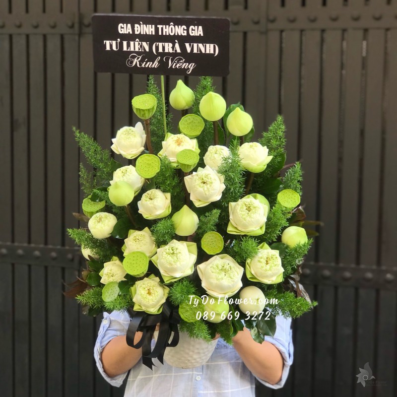 BI05241533 BÌNH HOA SEN TRẮNG Hoa Chia Buồn Kính Viếng