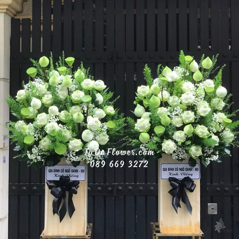 G05241549 MỘT CẶP GIỎ HOA SEN TRẮNG Hoa Chia Buồn Hoa Kính Viếng