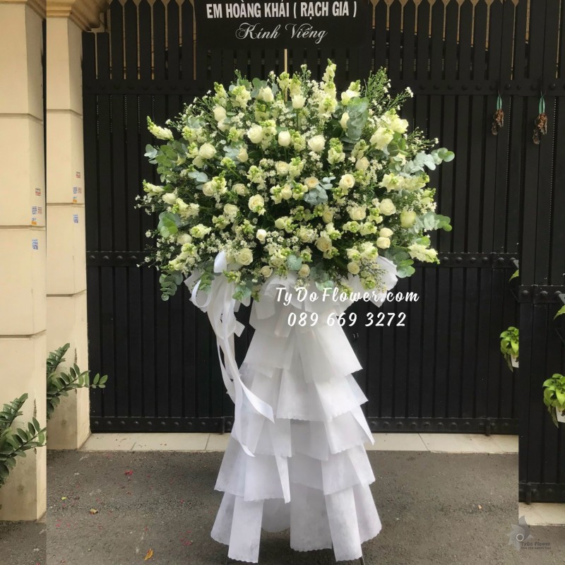 KCB05241606 KỆ HOA TANG LỄ VÒNG HOA CHIA BUỒN Hoa Kính Viếng thiết kế chủ đạo Hoa Hồng Trắng