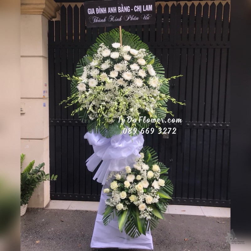 KCB06241633 KỆ HOA TANG LỄ VÒNG HOA CHIA BUỒN Hoa Thành Kính Phân Ưu thiết kế Hoa Hồng Trắng, Cúc Trắng, Lan Trắng