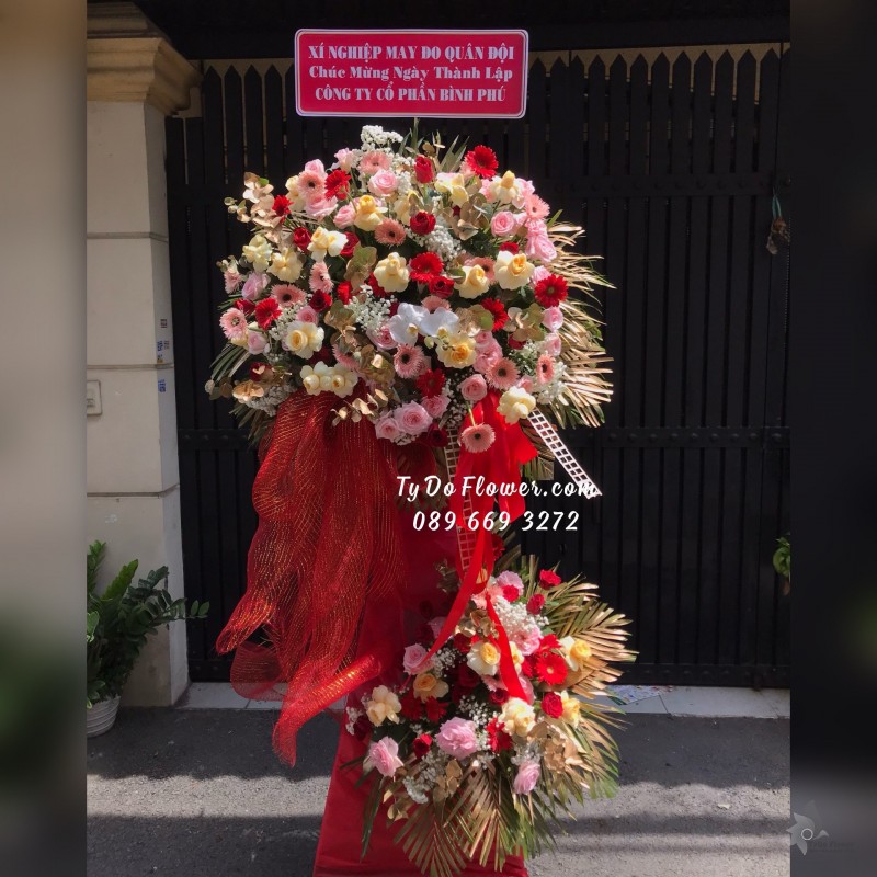 KCM06241648 KỆ HOA CHÚC MỪNG NGÀY THÀNH LẬP thiết kế tông màu đỏ hồng