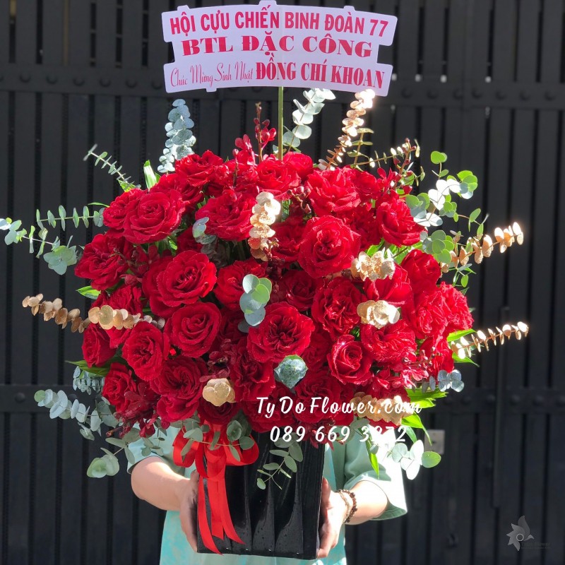 G06241660 GIỎ HOA CHÚC MỪNG SINH NHẬT thiết kế Hoa Hồng Đỏ Red Ohara Roses