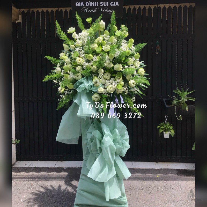 KCB06241662 KỆ HOA TANG LỄ VÒNG HOA CHIA BUỒN Hoa Kính Viếng thiết kế Hoa Sen Trắng