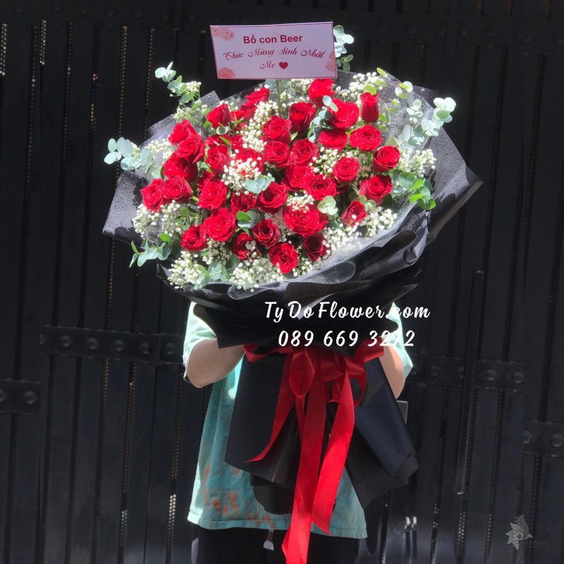 B06241664 BÓ HOA CHÚC MỪNG SINH NHẬT MẸ thiết kế Hoa Hồng Đỏ Ecuador