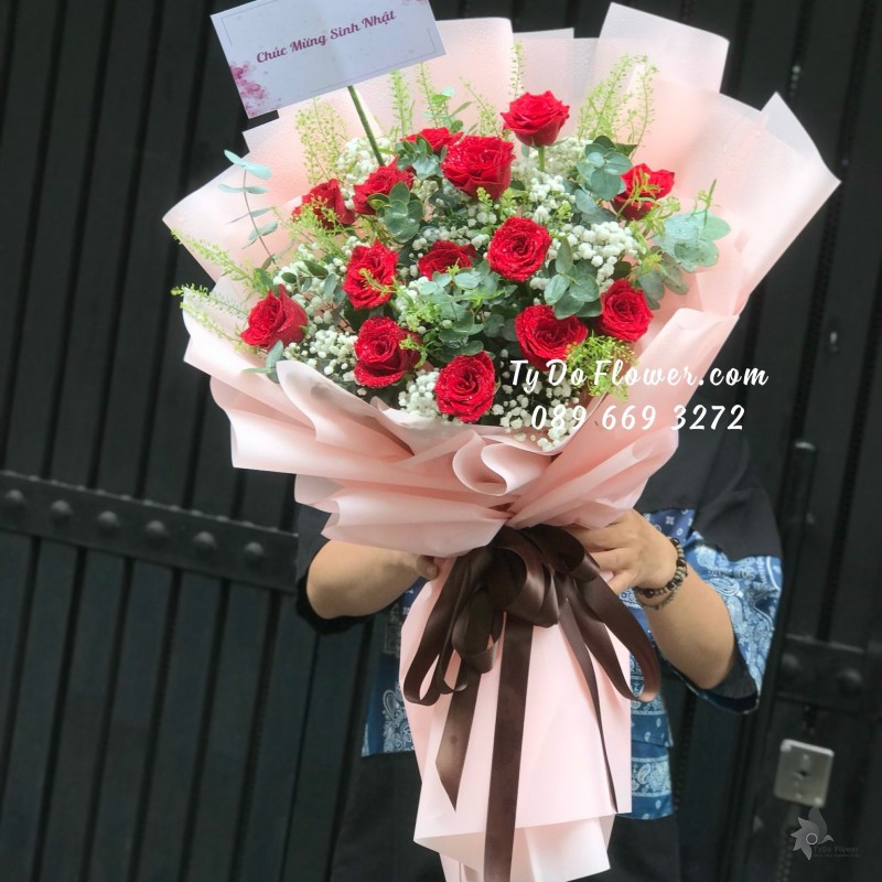 B06241677 BÓ HOA CHÚC MỪNG SINH NHẬT thiết kế Hoa Hồng Đỏ Ecuador