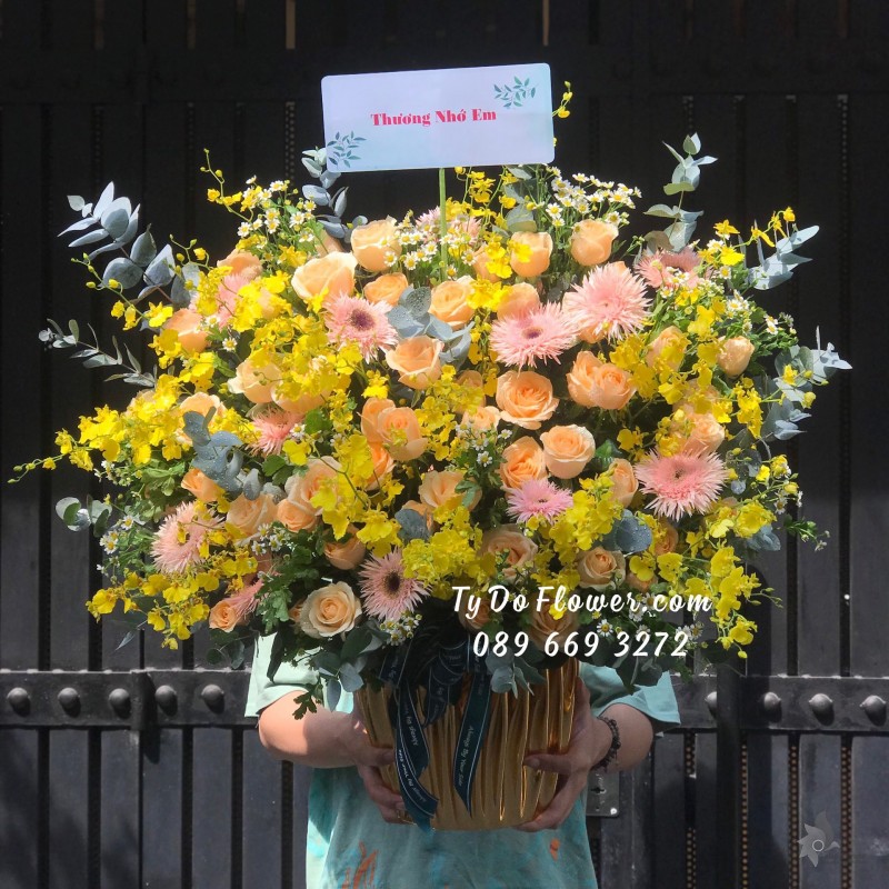 G07241688 GIỎ HOA TÌNH YÊU Thương Nhớ Em thiết kế tông màu vàng cam