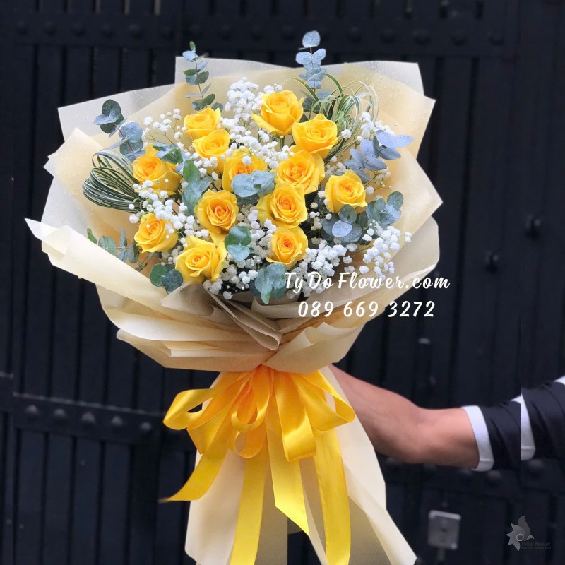 B12242148 BÓ HOA CHÚC MỪNG Thiết kế Hoa Hồng Vàng Gold