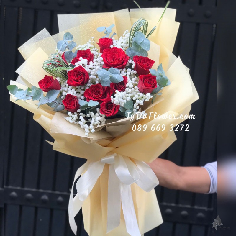 B12242149 BÓ HOA CHÚC MỪNG Thiết kế Hoa Hồng Đỏ Ecuador