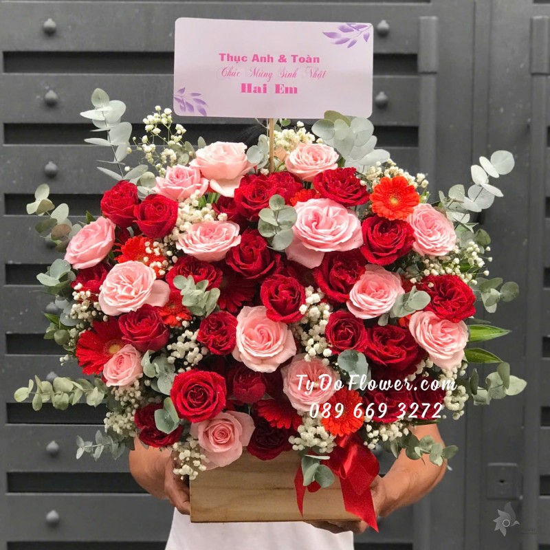G12242159 GIỎ HOA CHÚC MỪNG SINH NHẬT Thiết Kế Giỏ Hoa Hồng Ohara Red Pink Roses