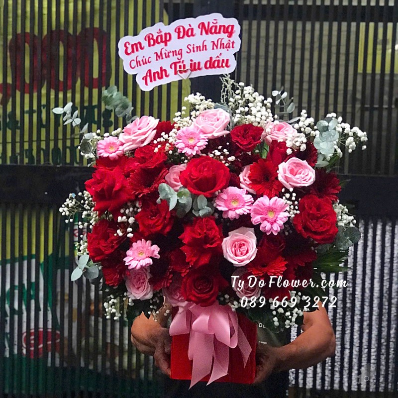 G12242168 GIỎ HOA CHÚC MỪNG SINH NHẬT Thiết kế Hoa Hồng Ohara Red Pink Roses