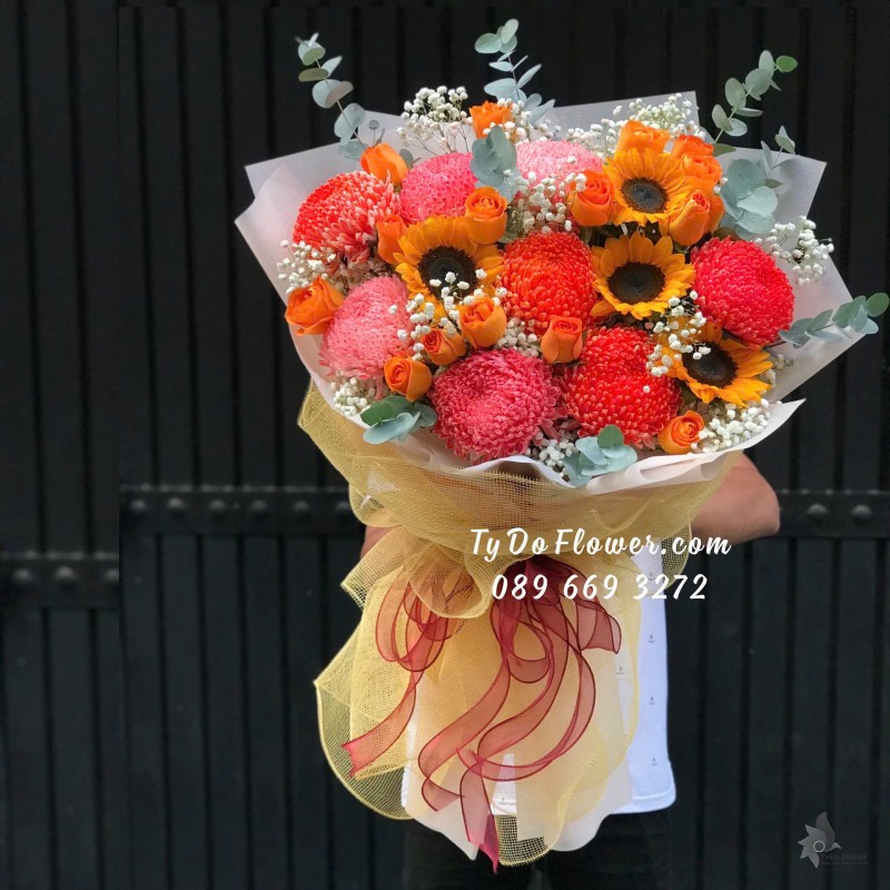 B12242181 BÓ HOA CHÚC MỪNG Thiết kế Hoa Cúc Mẫu Đơn Cam, Hoa Hướng Dương, Hoa Hồng Cam